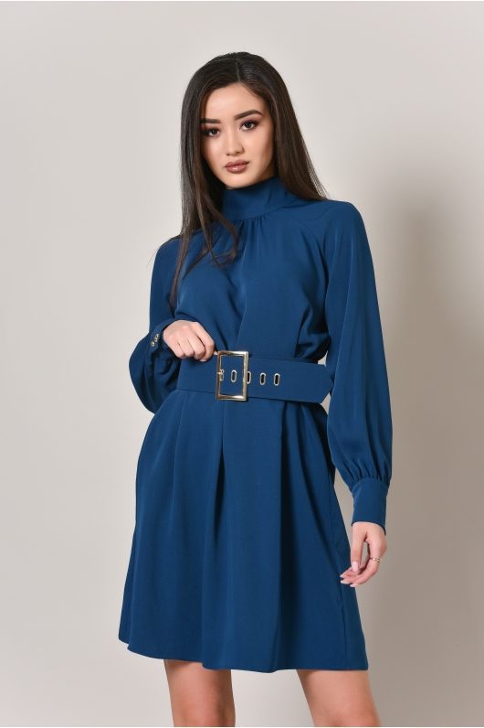 Платье насыщенного синего цвета с поясом